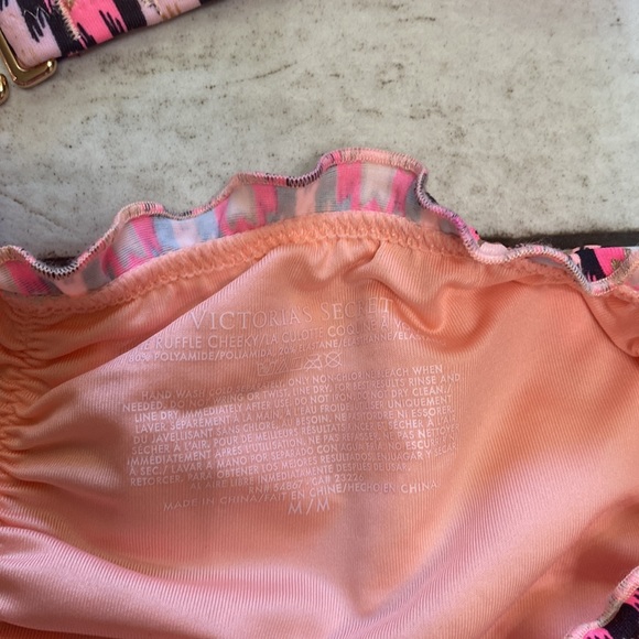 Victoria’s Secret Bikini - Picture 5 of 6